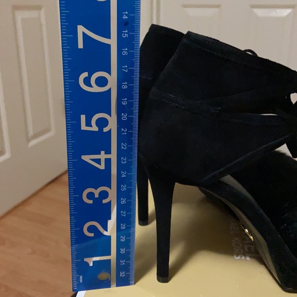 NEW Michael Kors Shoes - Picture 4 of 8